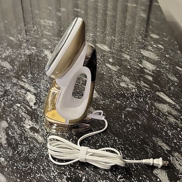 BRAND NEW CONAIR EXTREMESTEAM 2-in-1 HANDHELD STEAMER AND IRON WITH TURBO - Picture 2 of 16